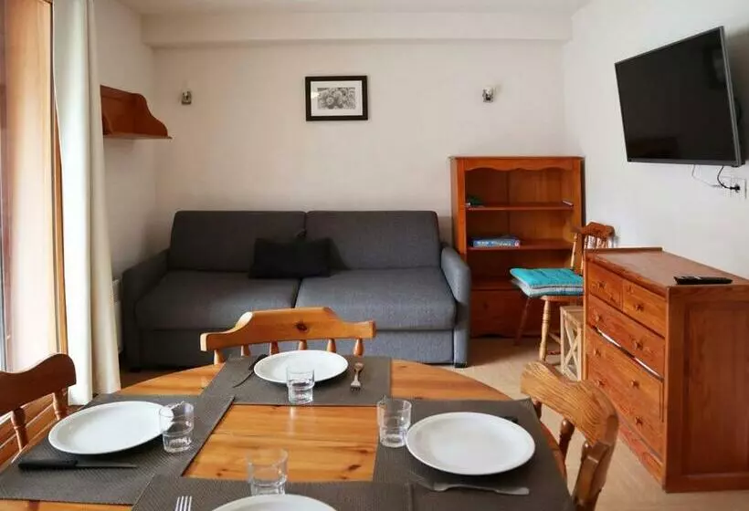 Studio Skis Aux Pieds Avec Piscine à 20m   Fr 1 322 489