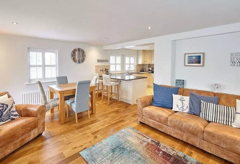 Host & Stay   Doray House