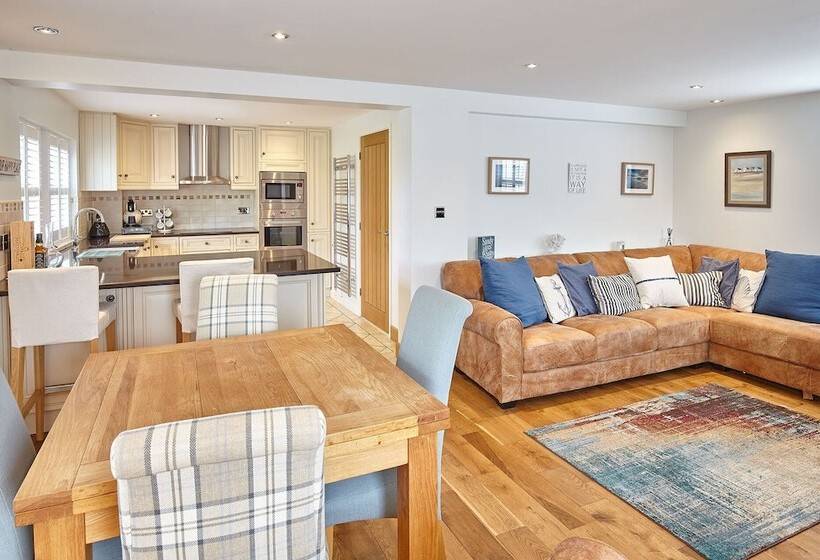 Host & Stay Doray House