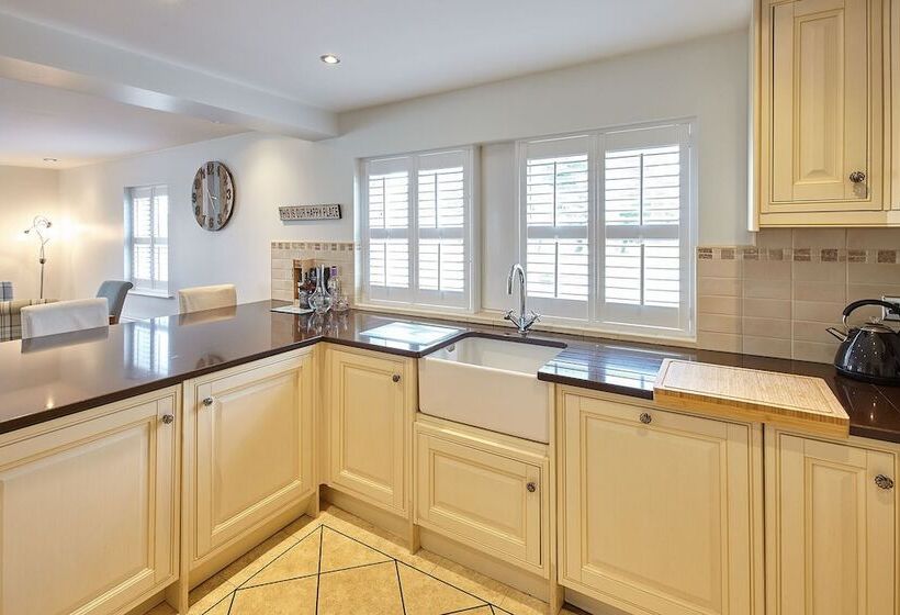 Host & Stay Doray House