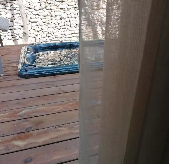 Hotelli Hôtel Les Suites Du Maquis