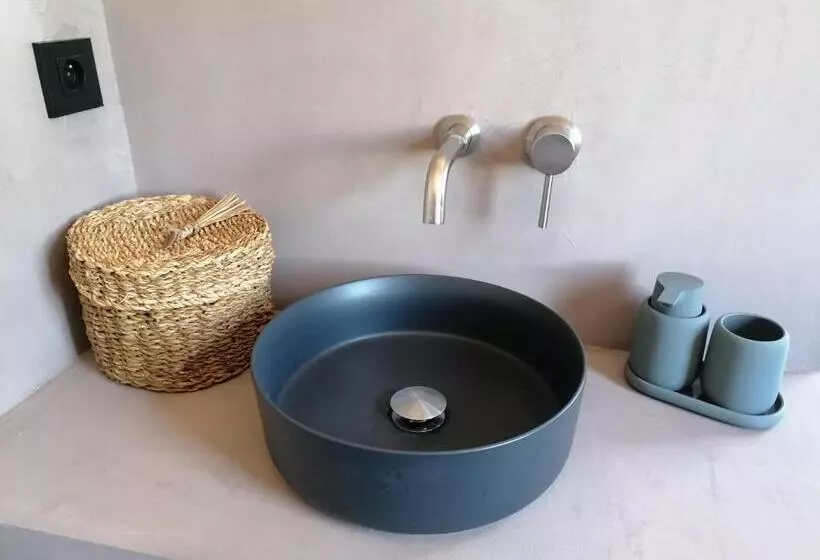 Hotelli Hôtel Les Suites Du Maquis