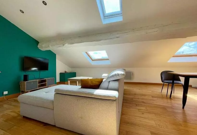 L Aigle D Or   Vue Cité Médiévale