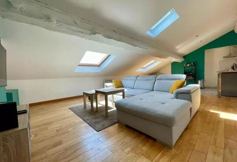 L Aigle D Or   Vue Cité Médiévale