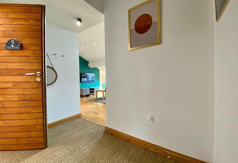 L Aigle D Or   Vue Cité Médiévale