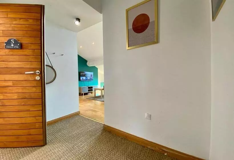 L Aigle D Or   Vue Cité Médiévale