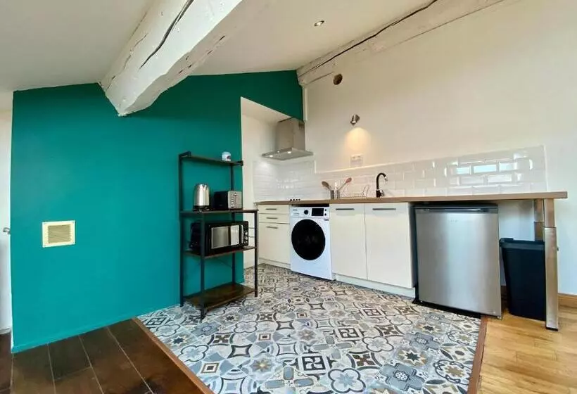 L Aigle D Or   Vue Cité Médiévale