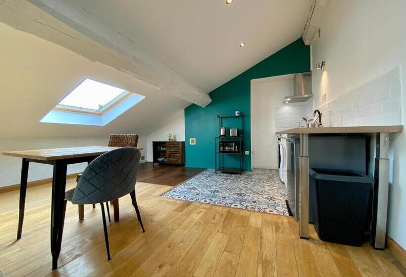 L Aigle D Or   Vue Cité Médiévale