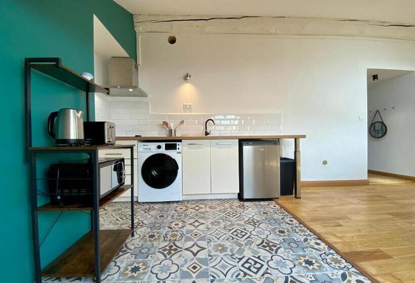 L Aigle D Or   Vue Cité Médiévale