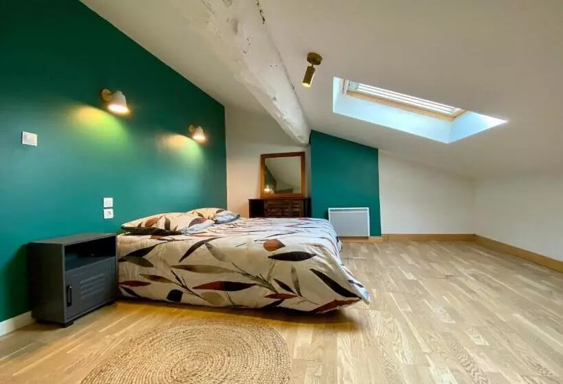 L Aigle D Or   Vue Cité Médiévale