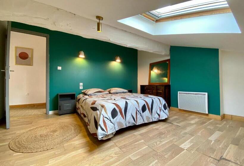 L Aigle D Or   Vue Cité Médiévale