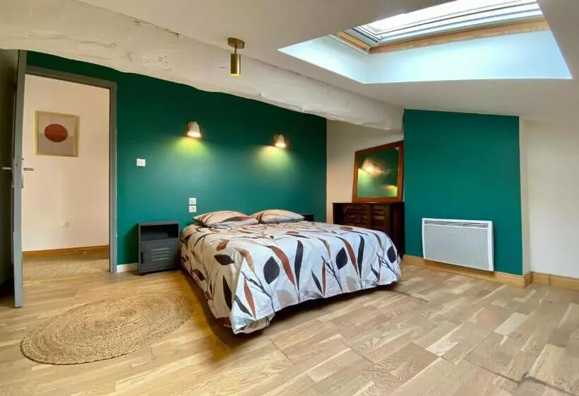 L Aigle D Or   Vue Cité Médiévale