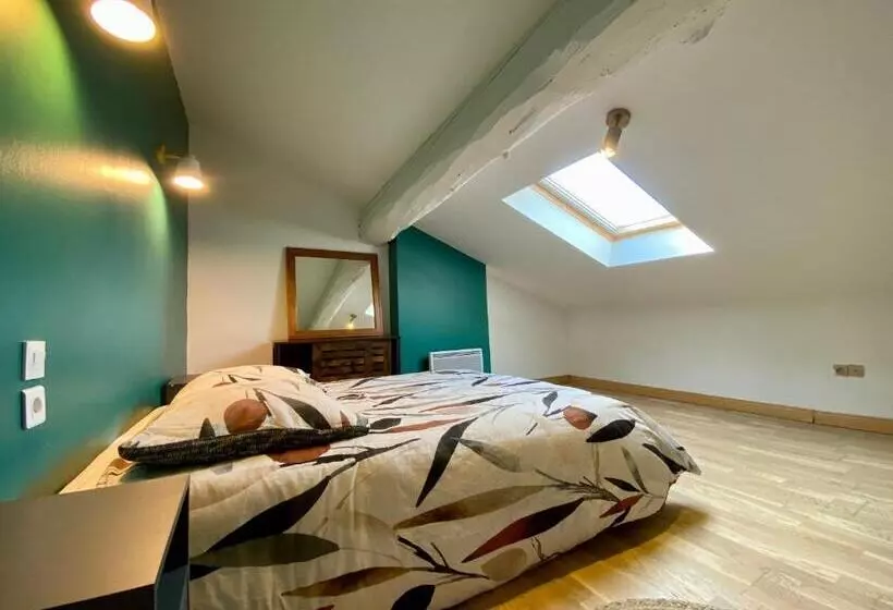 L Aigle D Or   Vue Cité Médiévale