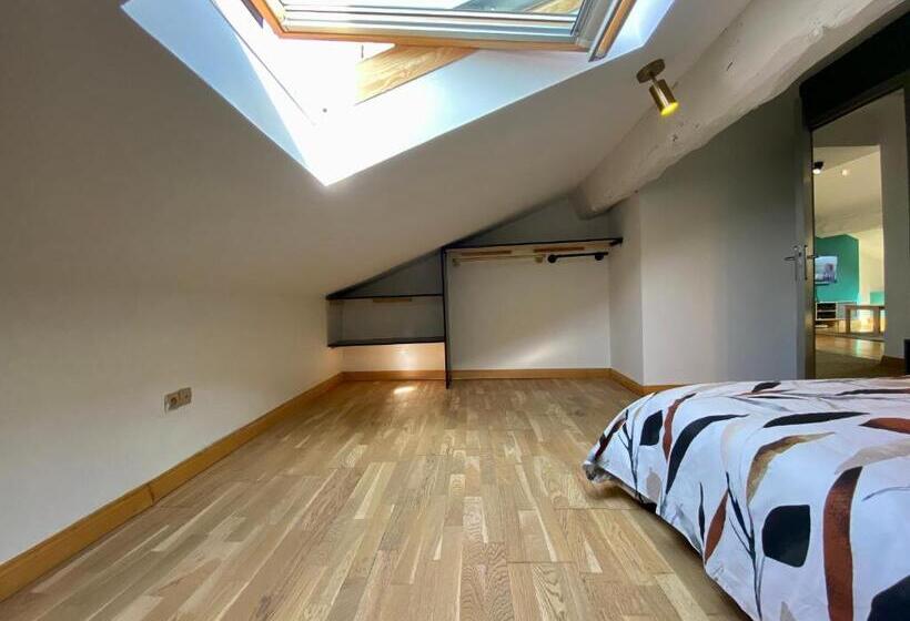 L Aigle D Or   Vue Cité Médiévale