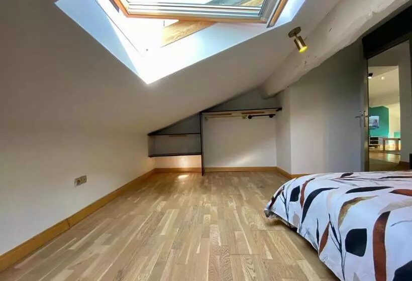 L Aigle D Or   Vue Cité Médiévale