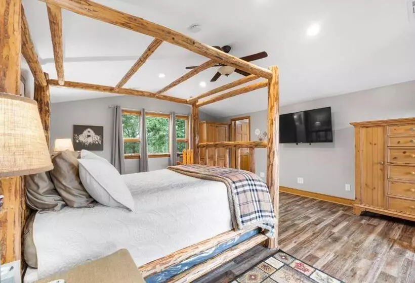 Refuge Ranch Retreat Log Cabin Lake 53+ Acres