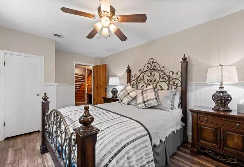 Refuge Ranch Retreat Log Cabin Lake 53+ Acres