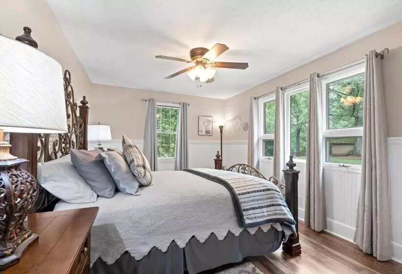 Refuge Ranch Retreat Log Cabin Lake 53+ Acres