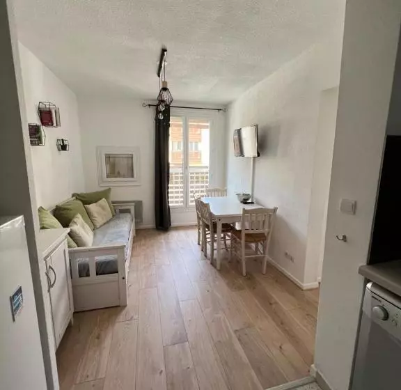 T2 Climatisé à L Ile D Or Avec Piscine Près De La Plage