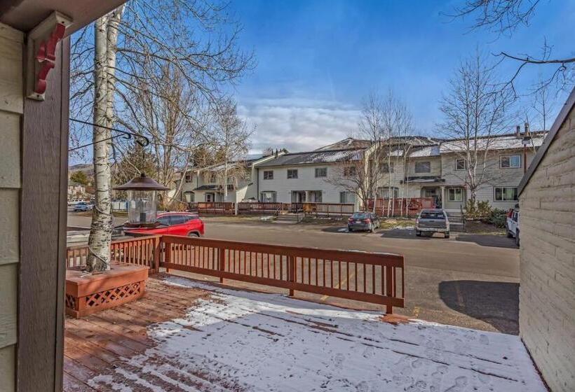 1038 Modern Townhome Close To The Slopes