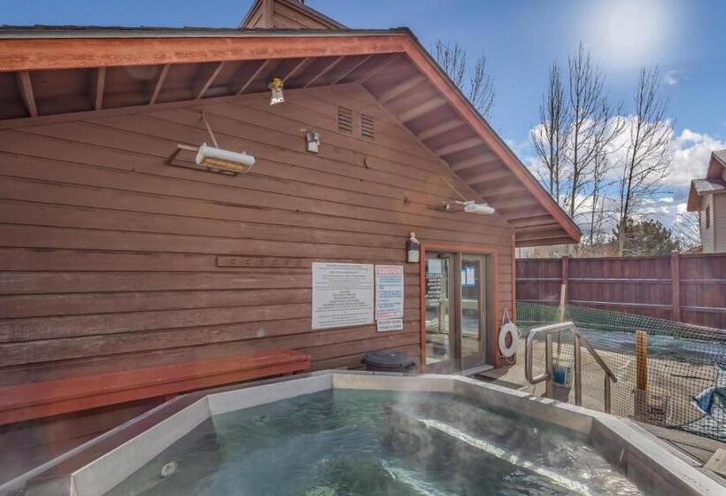 1038 Modern Townhome Close To The Slopes