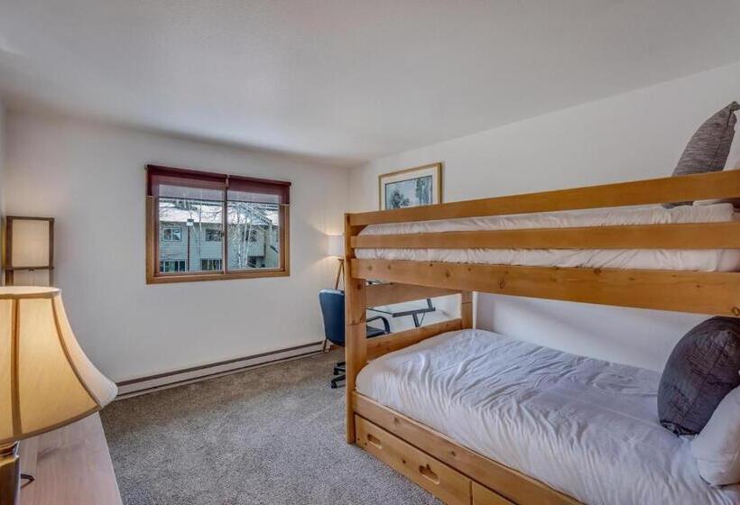 1038 Modern Townhome Close To The Slopes