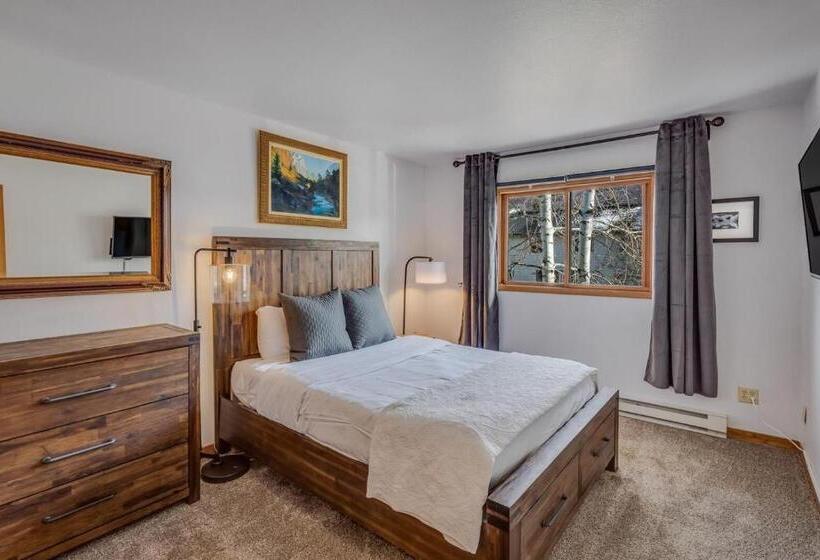 1038 Modern Townhome Close To The Slopes