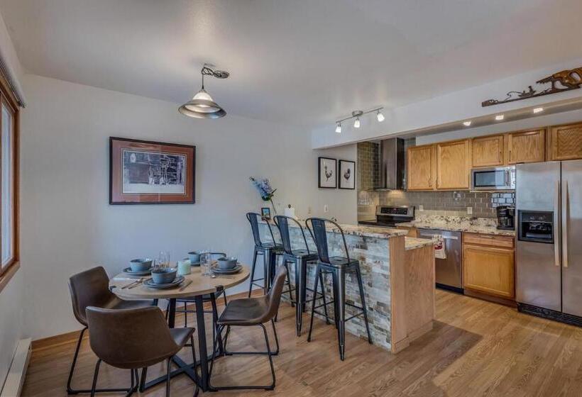 1038 Modern Townhome Close To The Slopes