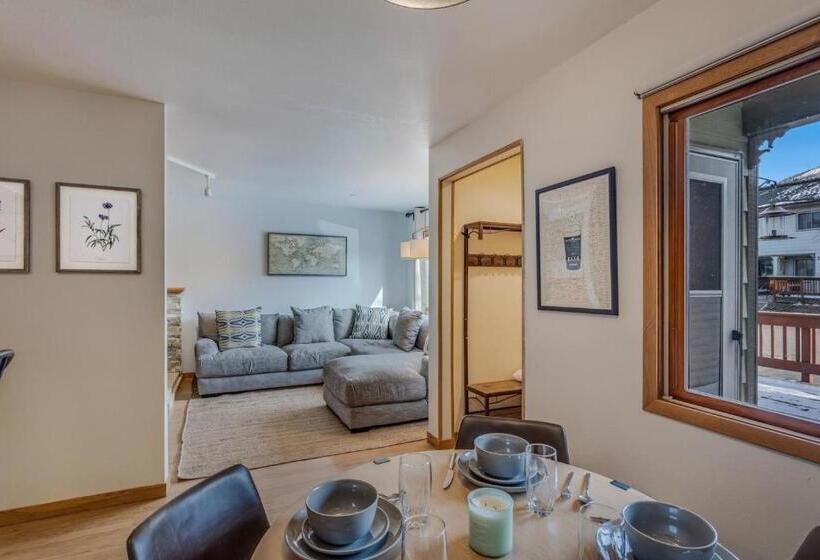 1038 Modern Townhome Close To The Slopes