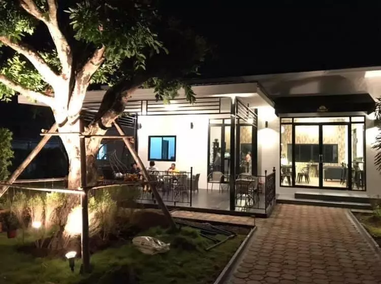 ホテル Baan Anong