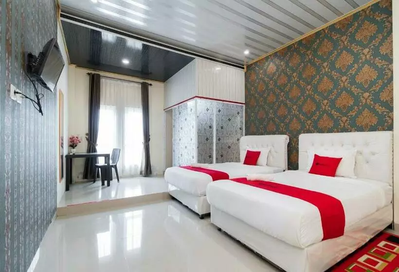 Hotelli Reddoorz Syariah Near Minangkabau International Aiport