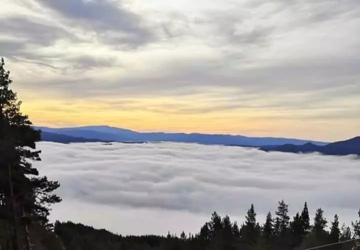 ペンション айрови