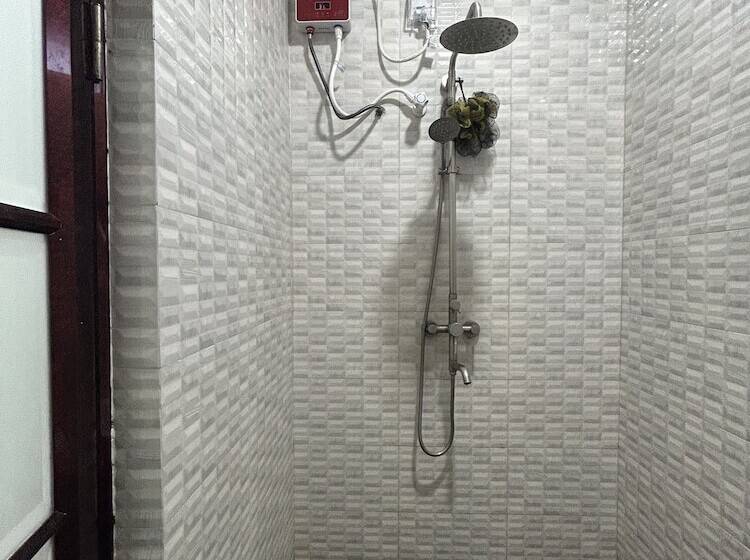 پانسیون Dhangethi Inn