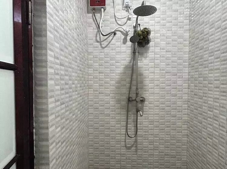 پانسیون Dhangethi Inn