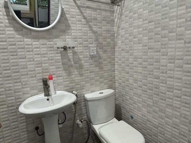 پانسیون Dhangethi Inn