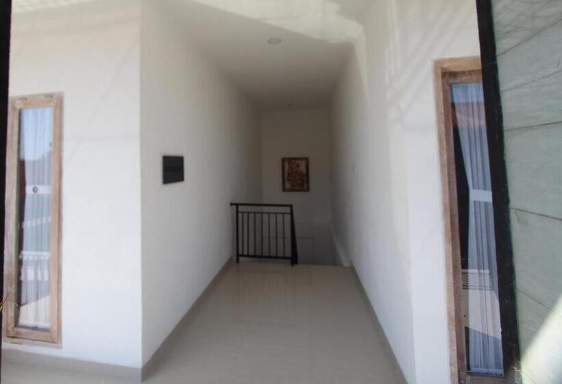 פנסיון Eva Guest House