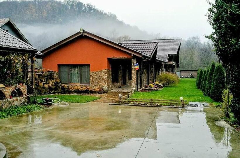 Pensiunea Raiul Munților