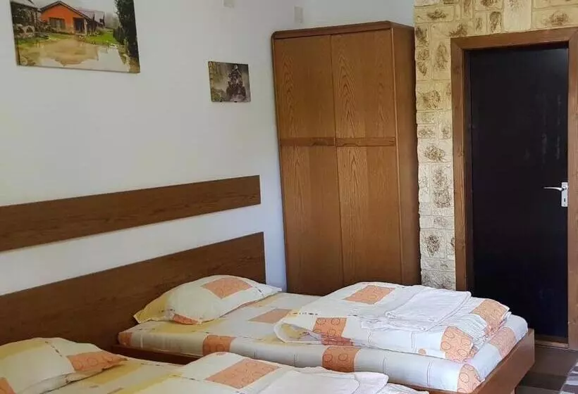 Pensiunea Raiul Munților