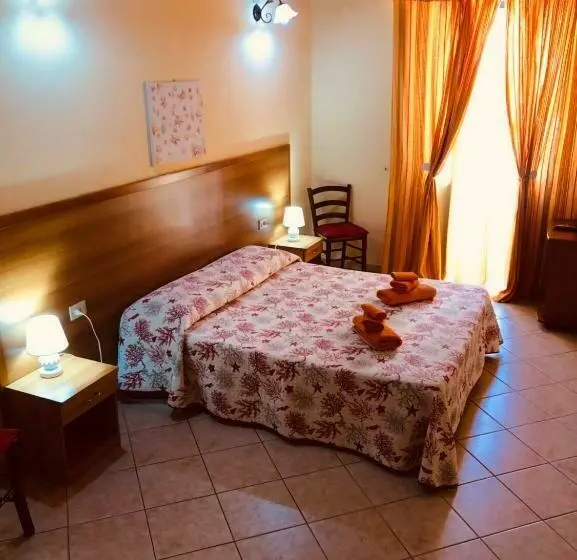 تختخواب و صبحانه La Marina