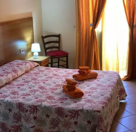 تختخواب و صبحانه La Marina