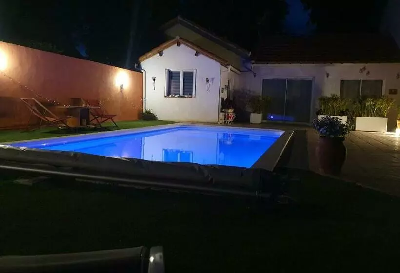 Aamiaismajoitus (B&B) La Salamandre De Camargue