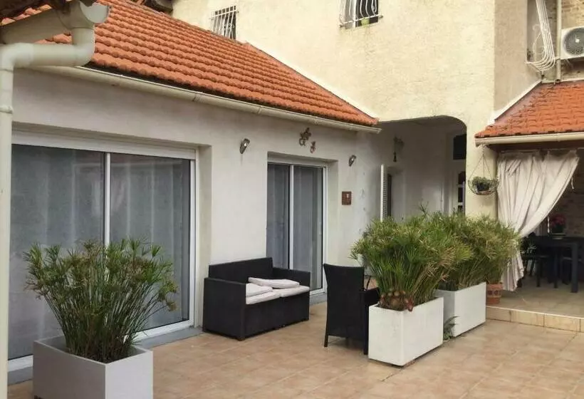 Aamiaismajoitus (B&B) La Salamandre De Camargue