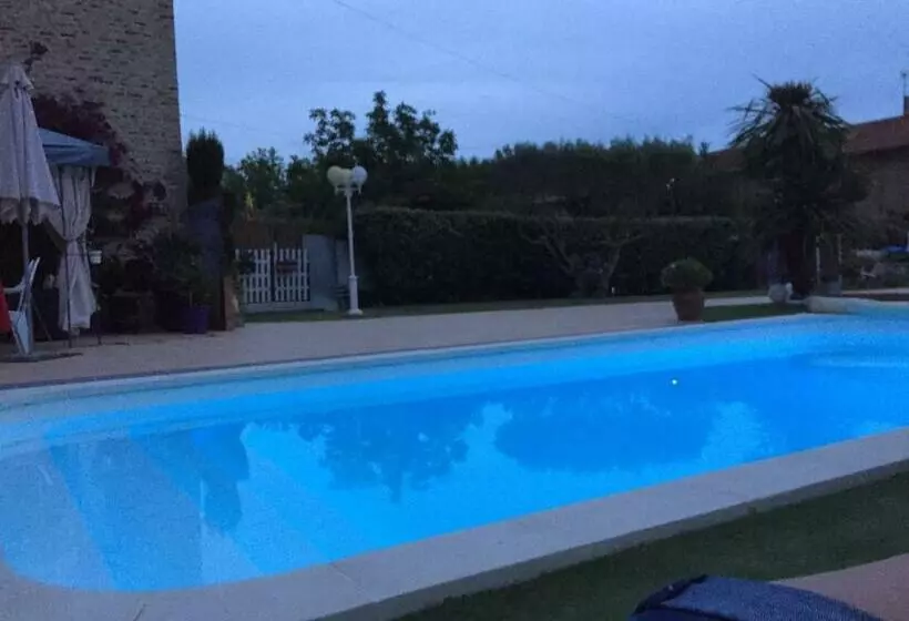 Aamiaismajoitus (B&B) La Salamandre De Camargue