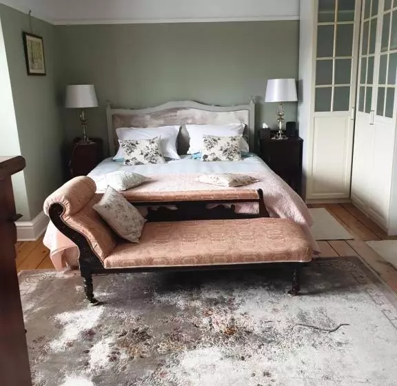 Harry S Bed And Breakfast