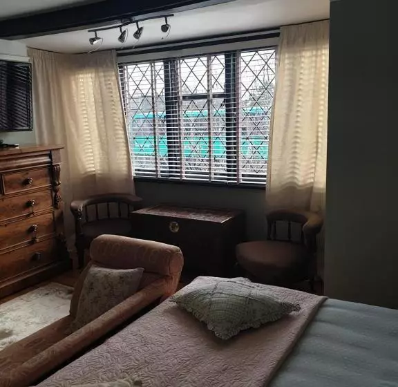 Harry S Bed And Breakfast