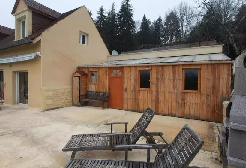 La Salamandrine, à 600 M Du Centre Historique Par Un Sentier