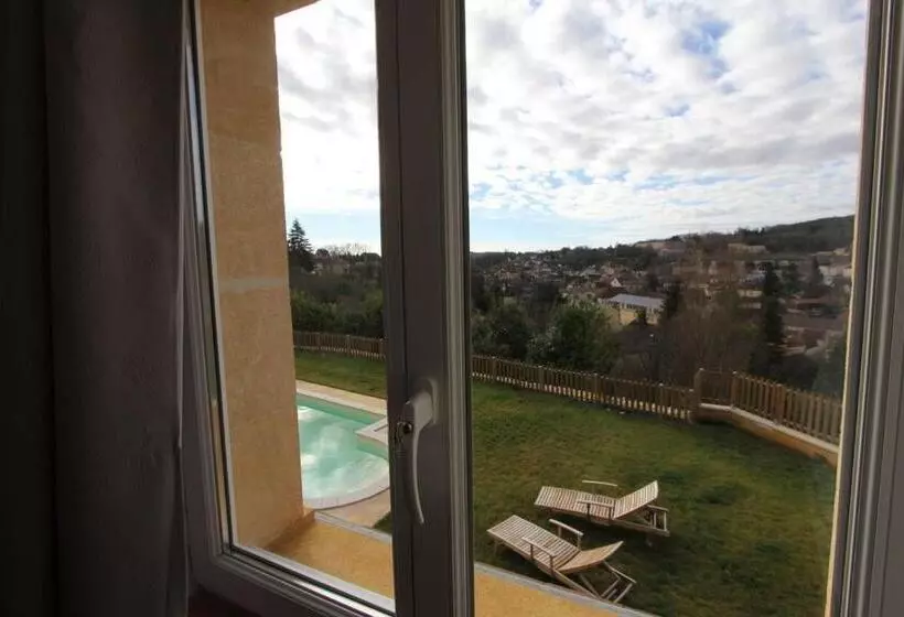 La Salamandrine, à 600 M Du Centre Historique Par Un Sentier