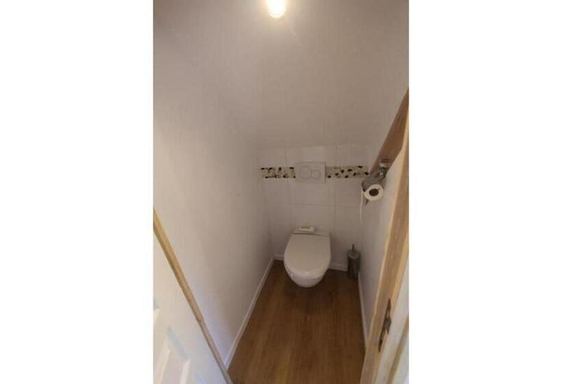 La Salamandrine, à 600 M Du Centre Historique Par Un Sentier