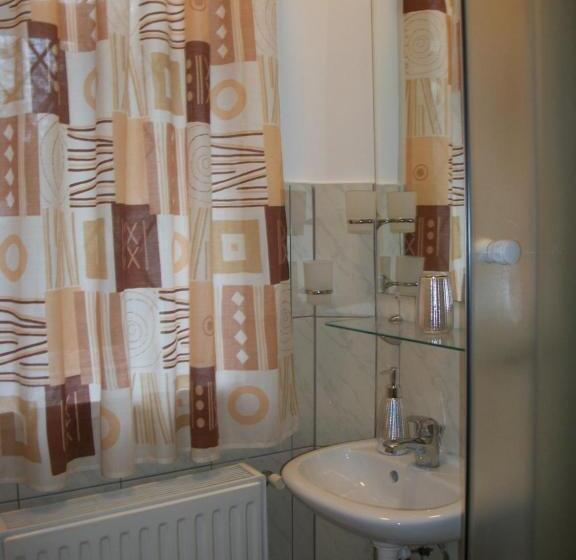 ペンション Füge Vendégház