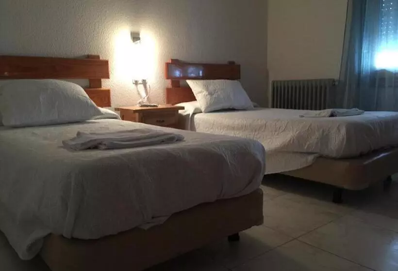 Majatalo Hostal Sierra De Gredos